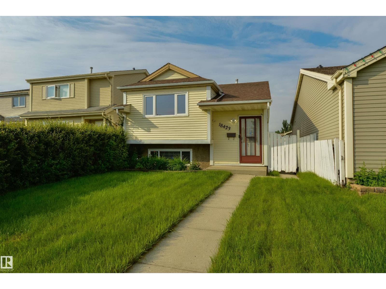 18423 96A AV NW — photo 2