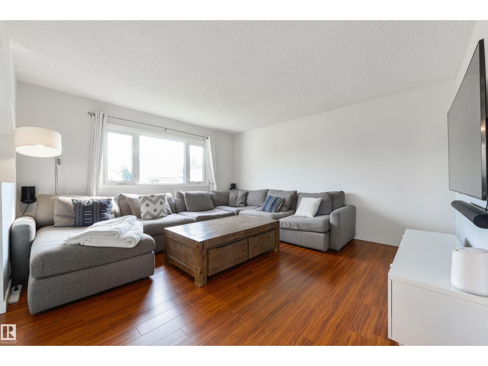 18423 96A AV NW — photo 4