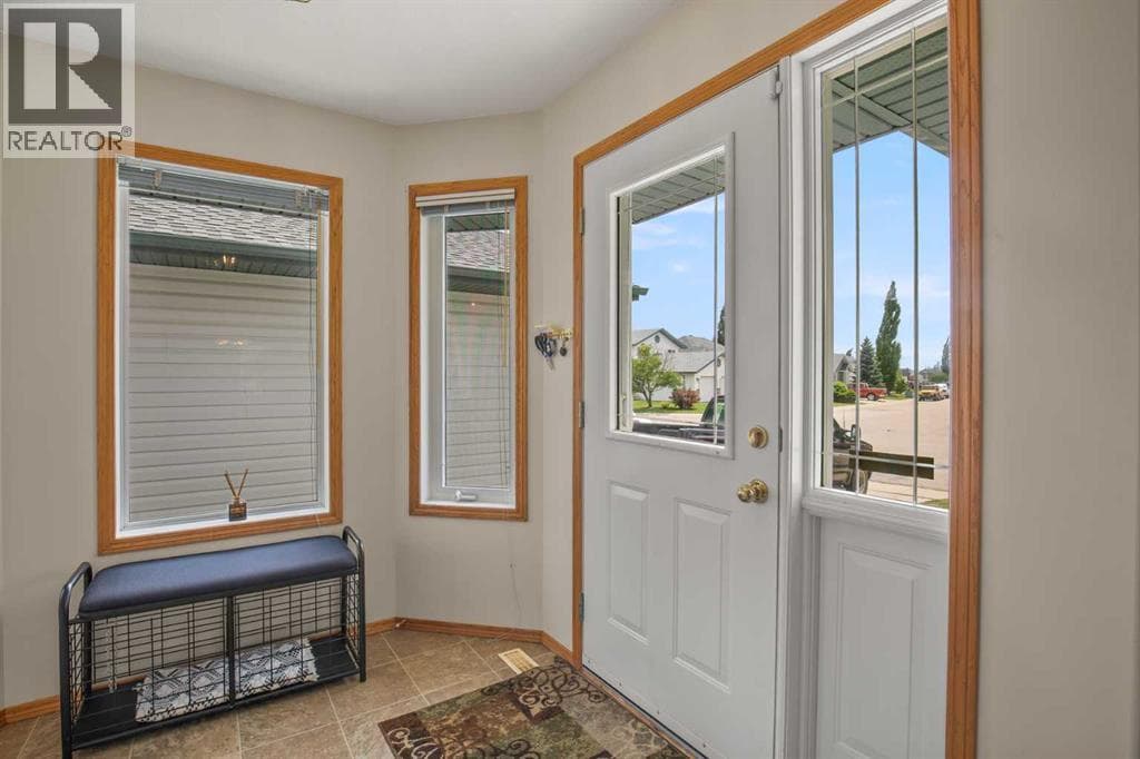 6014 44 Street Crescent — photo 4