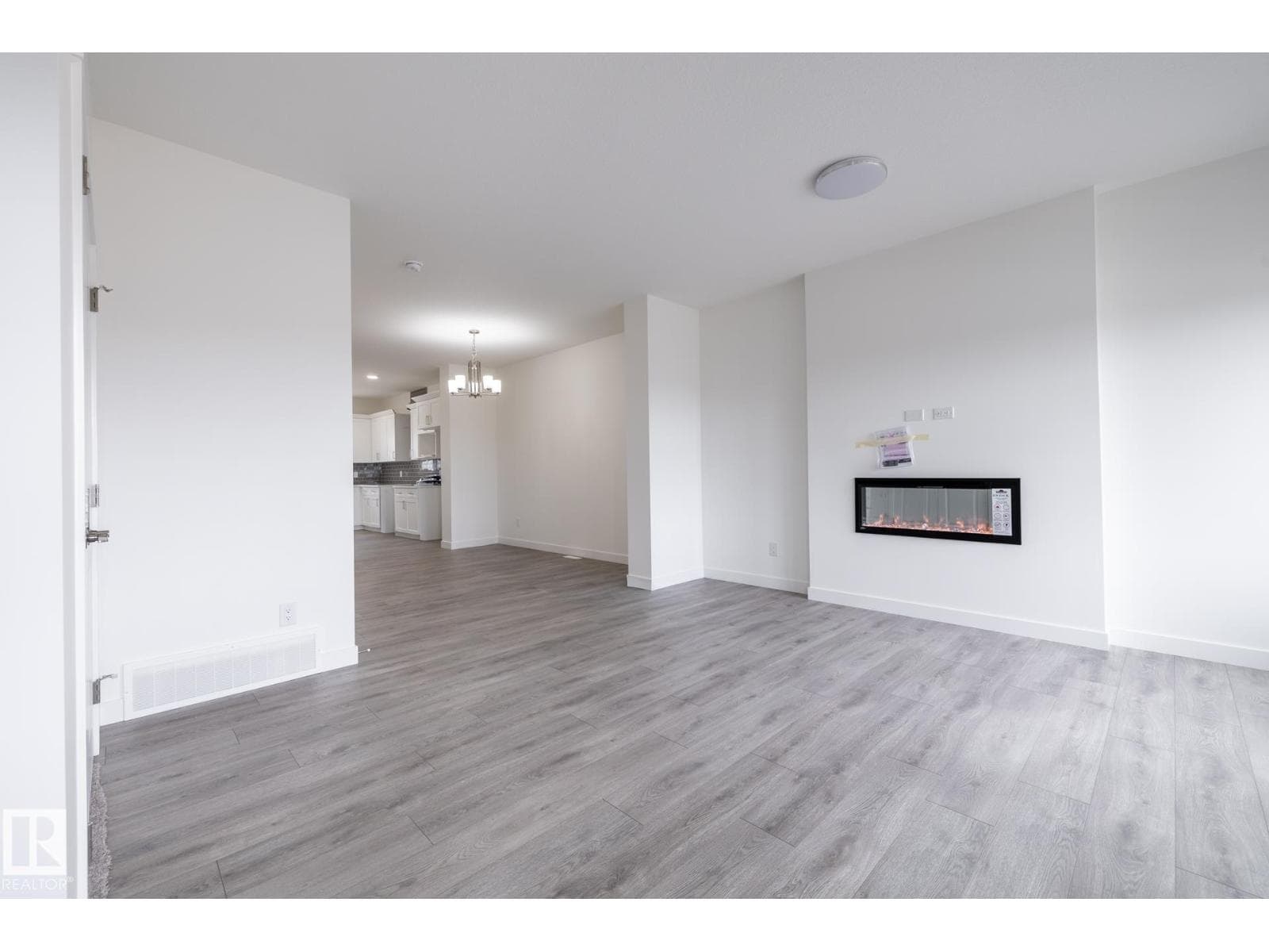15643 2 ST NE — photo 5