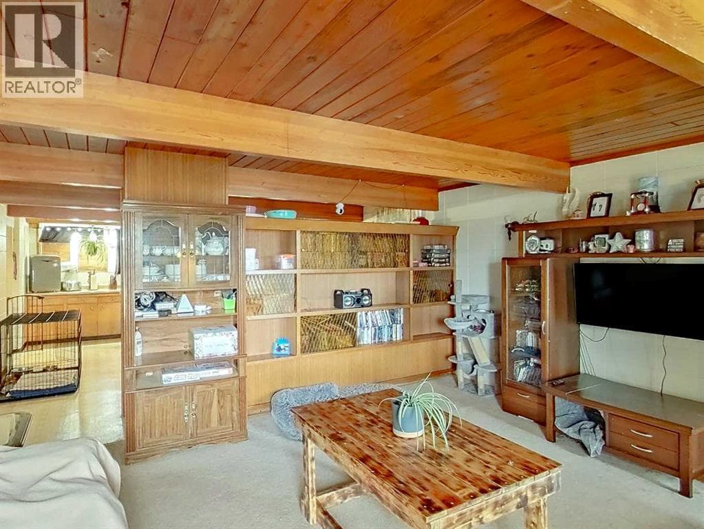 5104 47 Street — photo 3