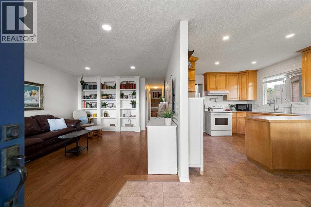 3609 A 66a Street — photo 5
