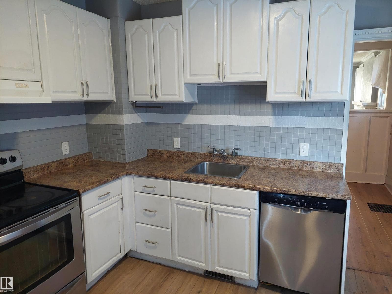 11238 123 ST NW — photo 3