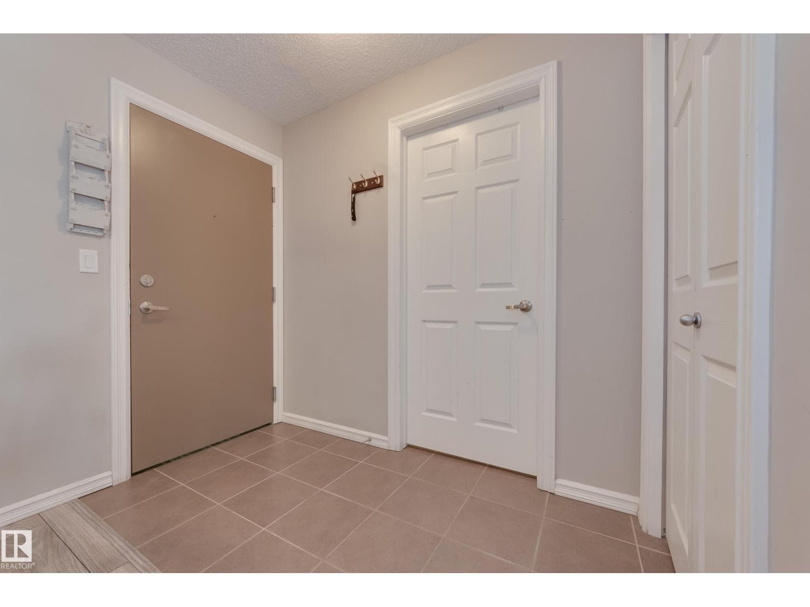 #213 4403 23 ST NW — photo 2