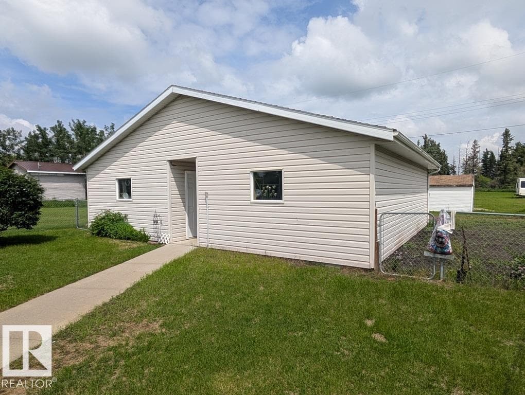 5108 53 AV — photo 5