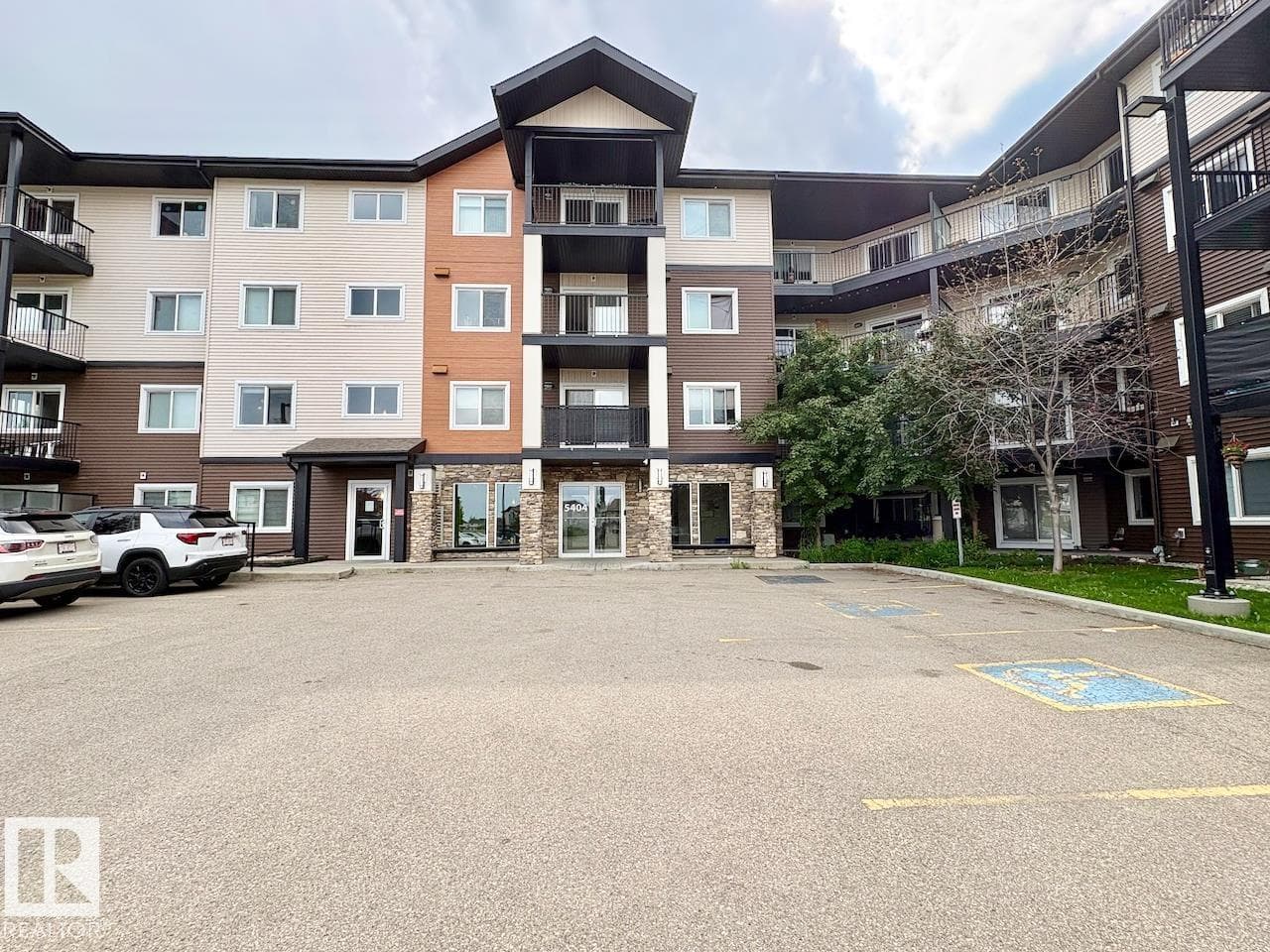#417 5404 7 AV SW