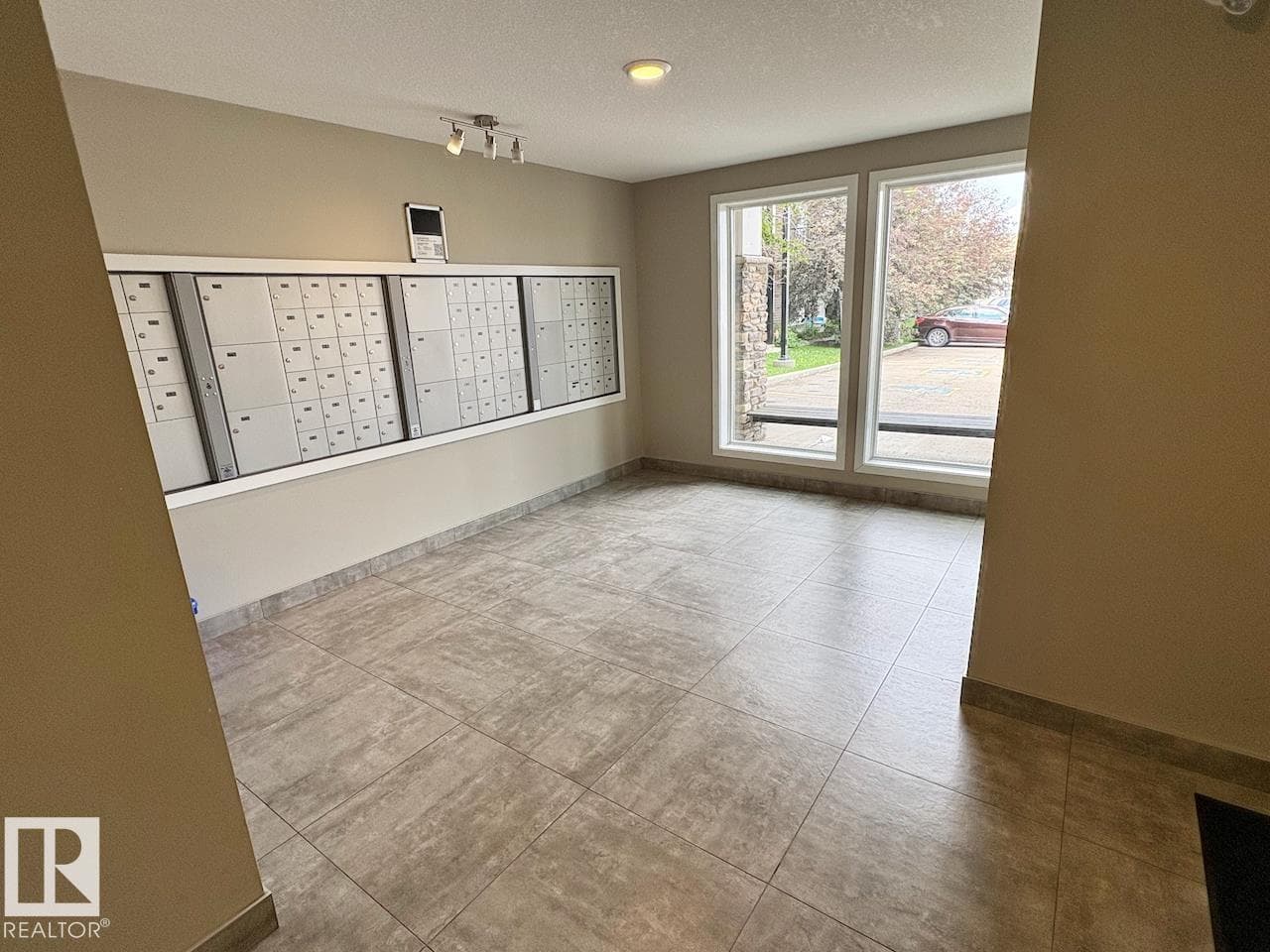 #417 5404 7 AV SW — photo 3