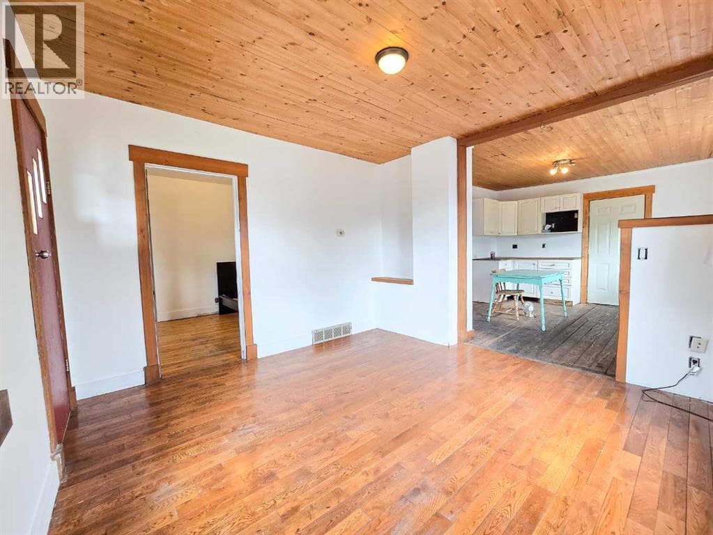 7417 18 Avenue — photo 3
