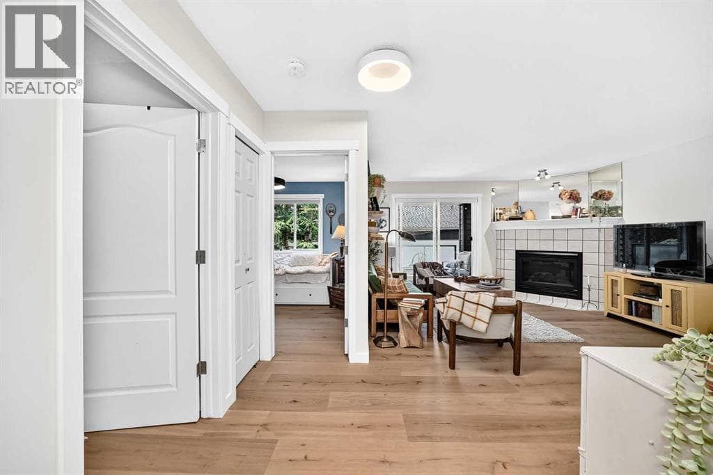 214, 10 Sierra Morena Mews SW — photo 4