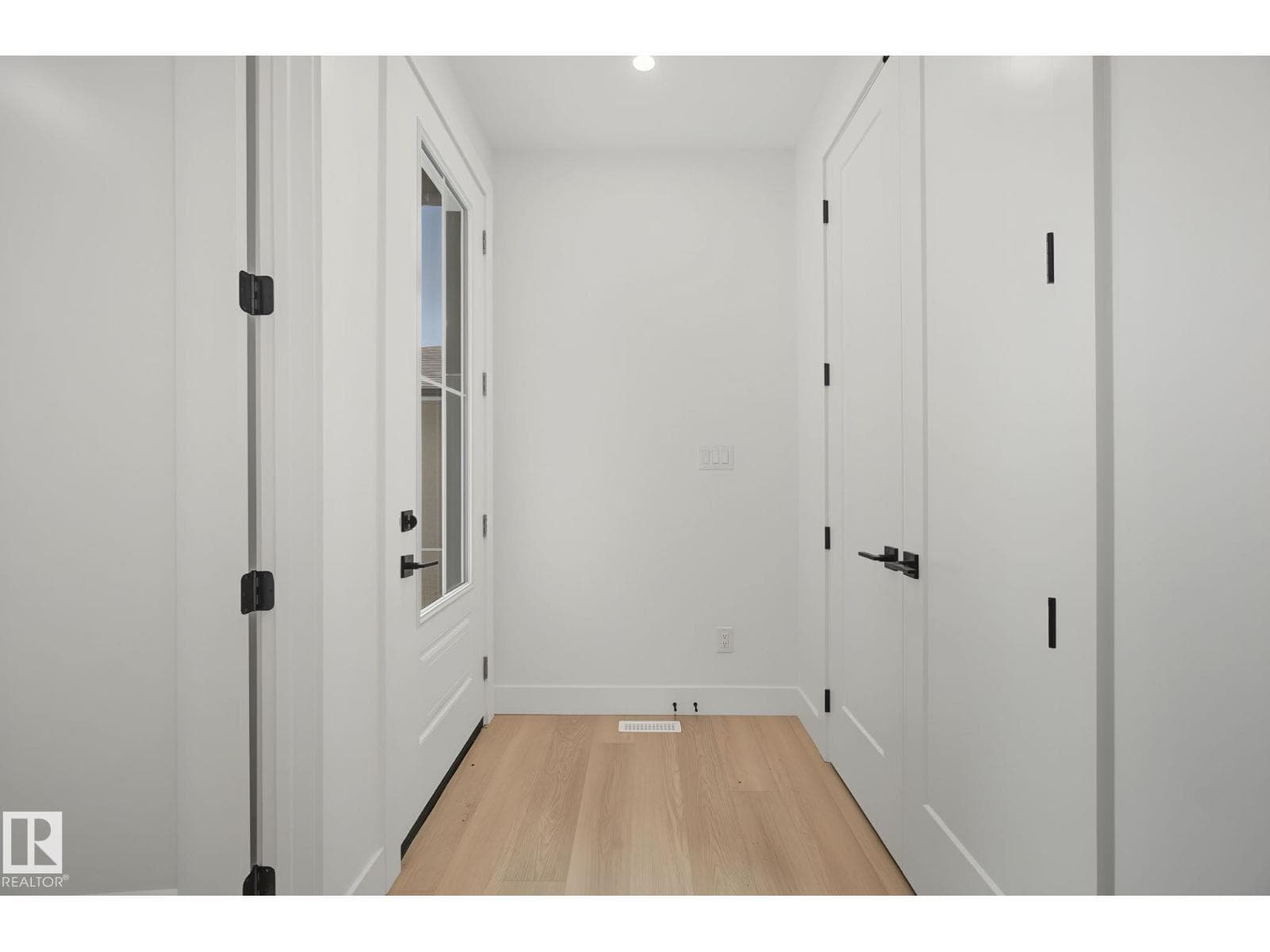 10617 60A AV NW — photo 4