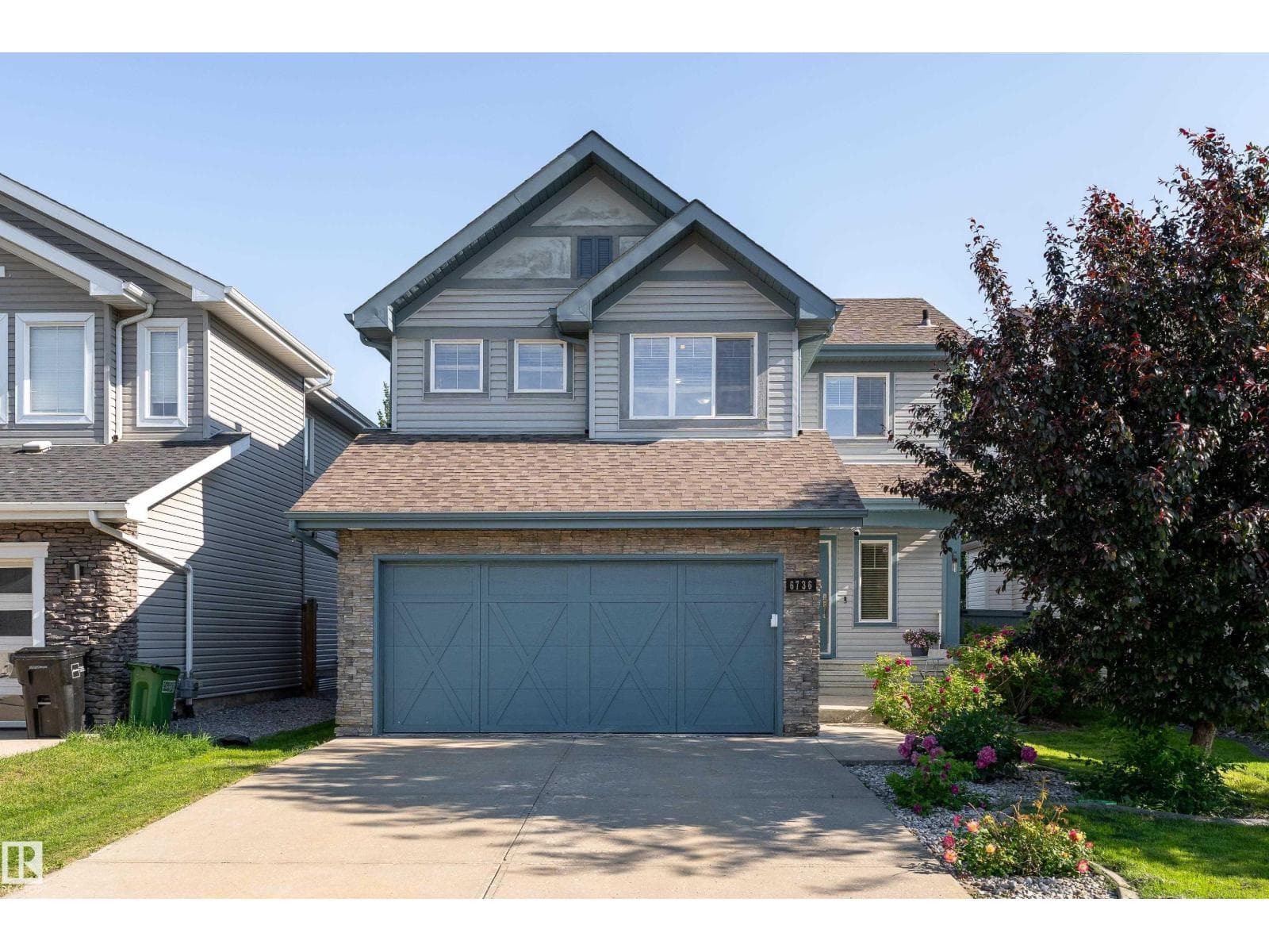 6736 19 AV SW — photo 2