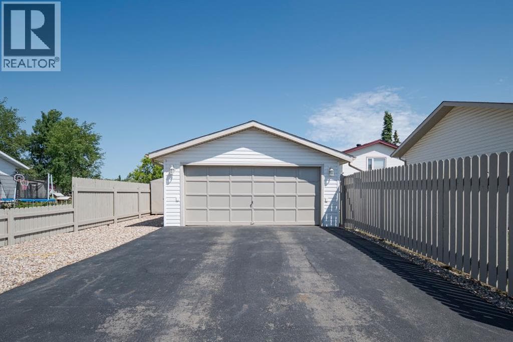 100 Caldwell Crescent — photo 2
