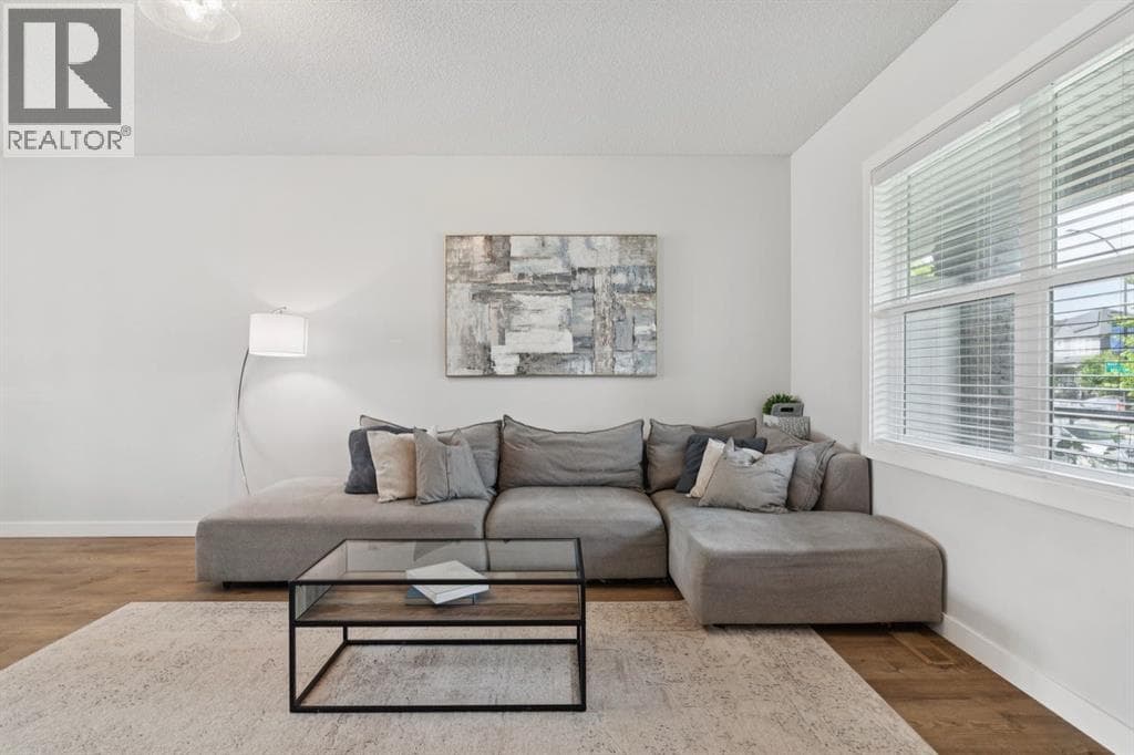 124 Wolf Willow Boulevard SE — photo 4