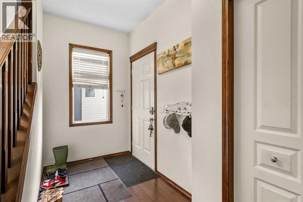 562 Cranston Drive SE — photo 2
