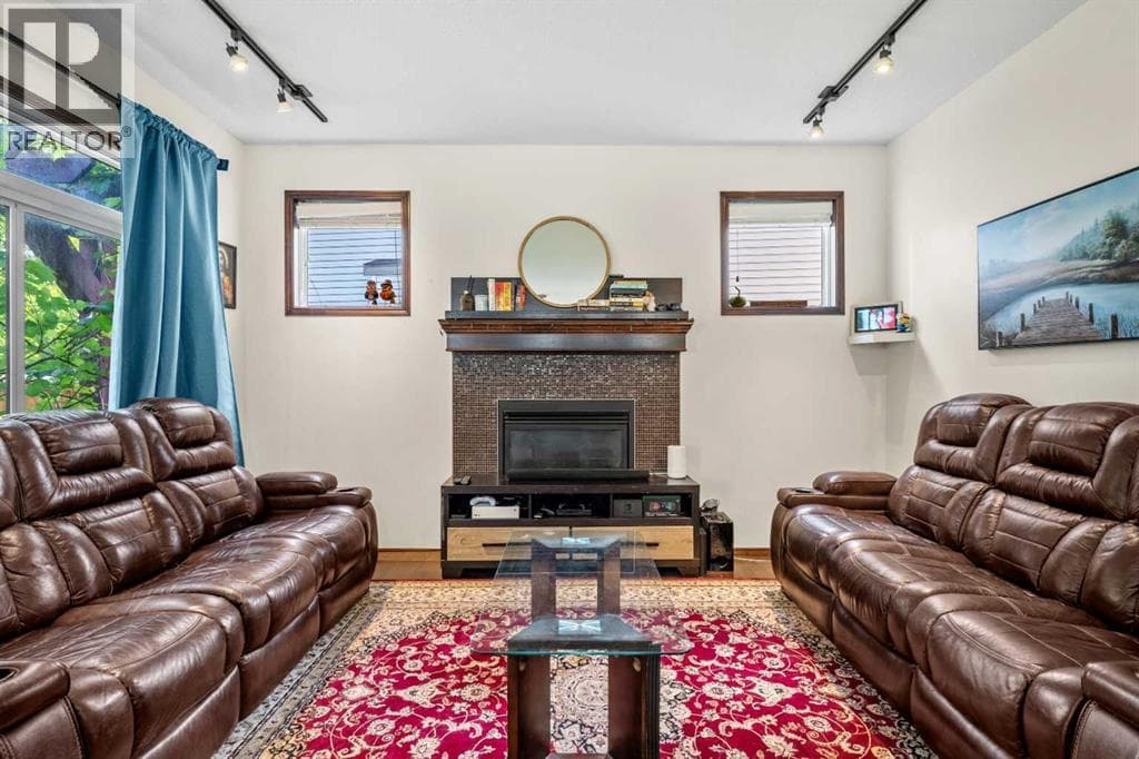 562 Cranston Drive SE — photo 4