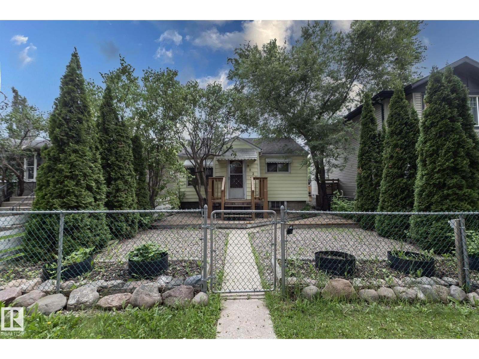 9820 79 AV NW