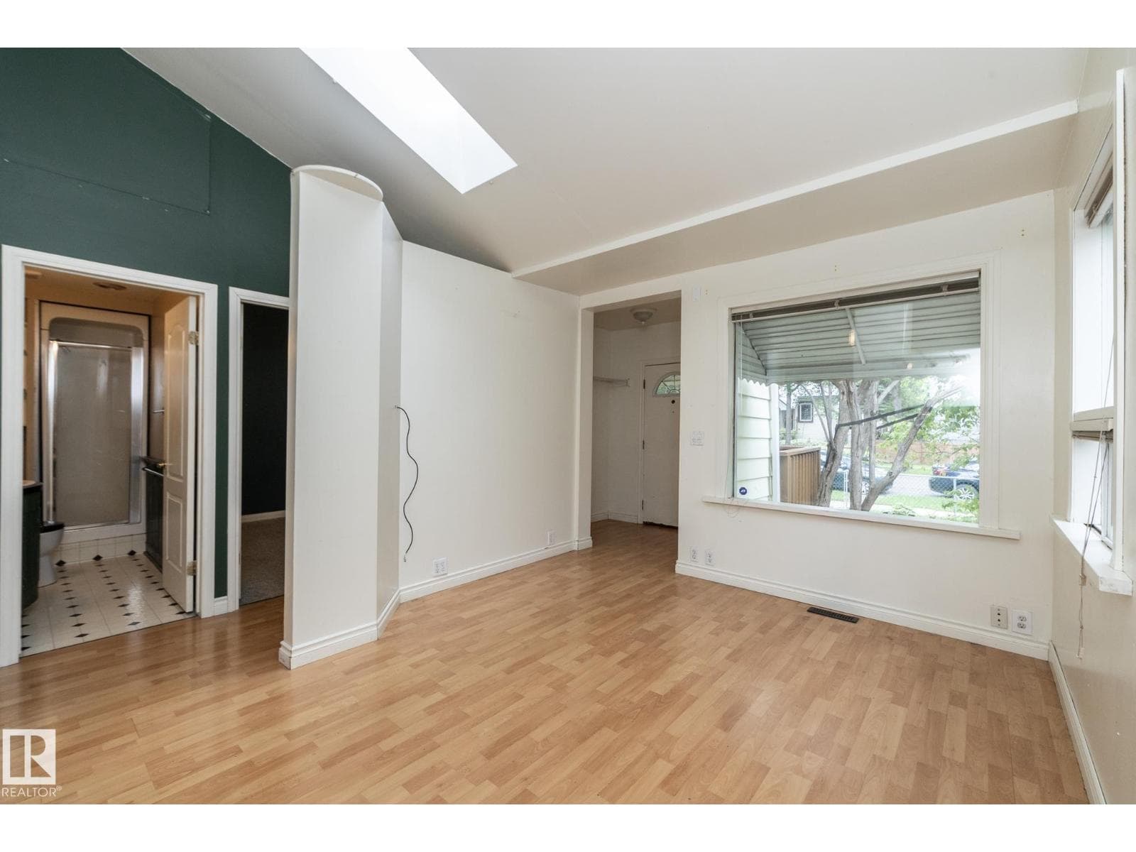 9820 79 AV NW — photo 3