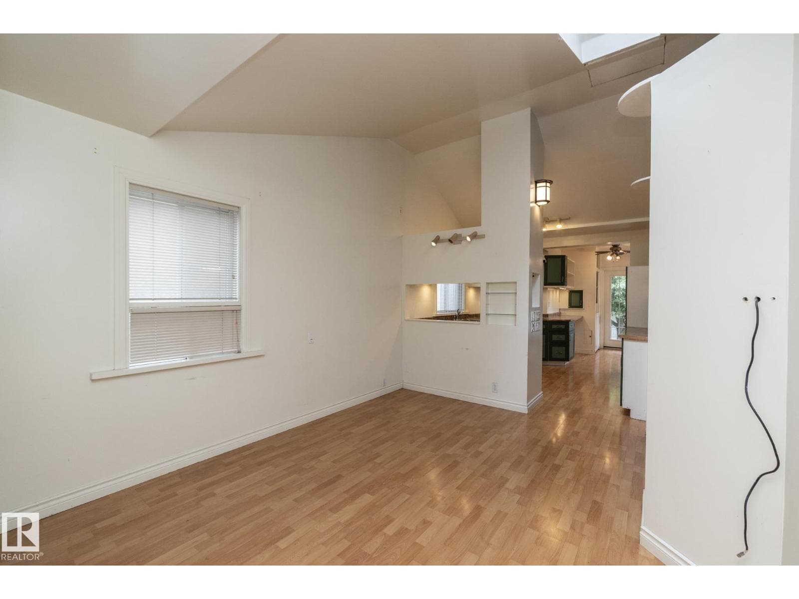 9820 79 AV NW — photo 5