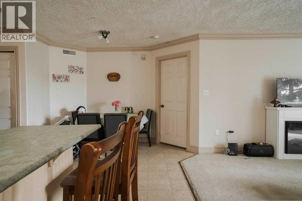 2108, 38 Riedel Street — photo 5