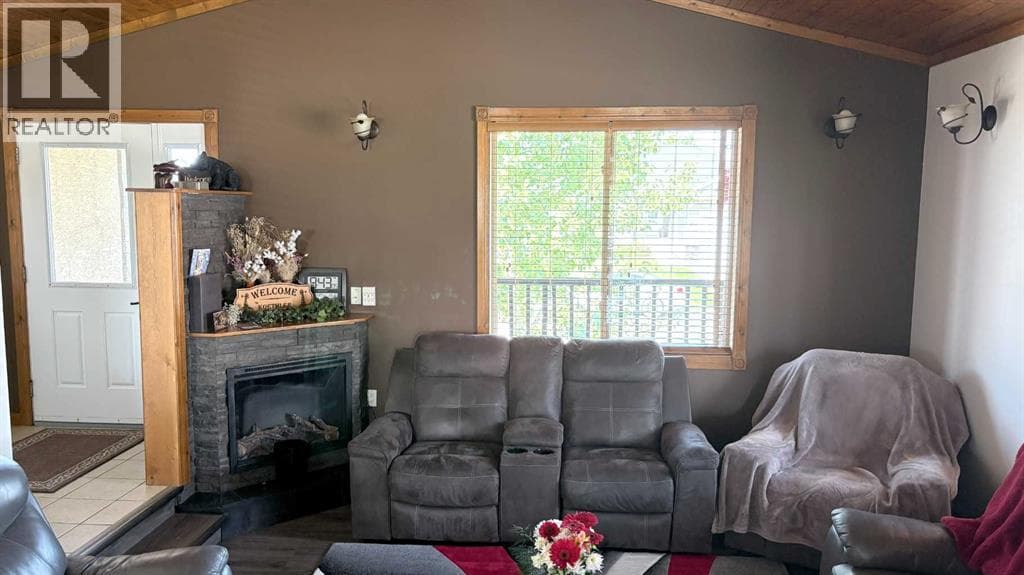 253 Westview Crescent — photo 3