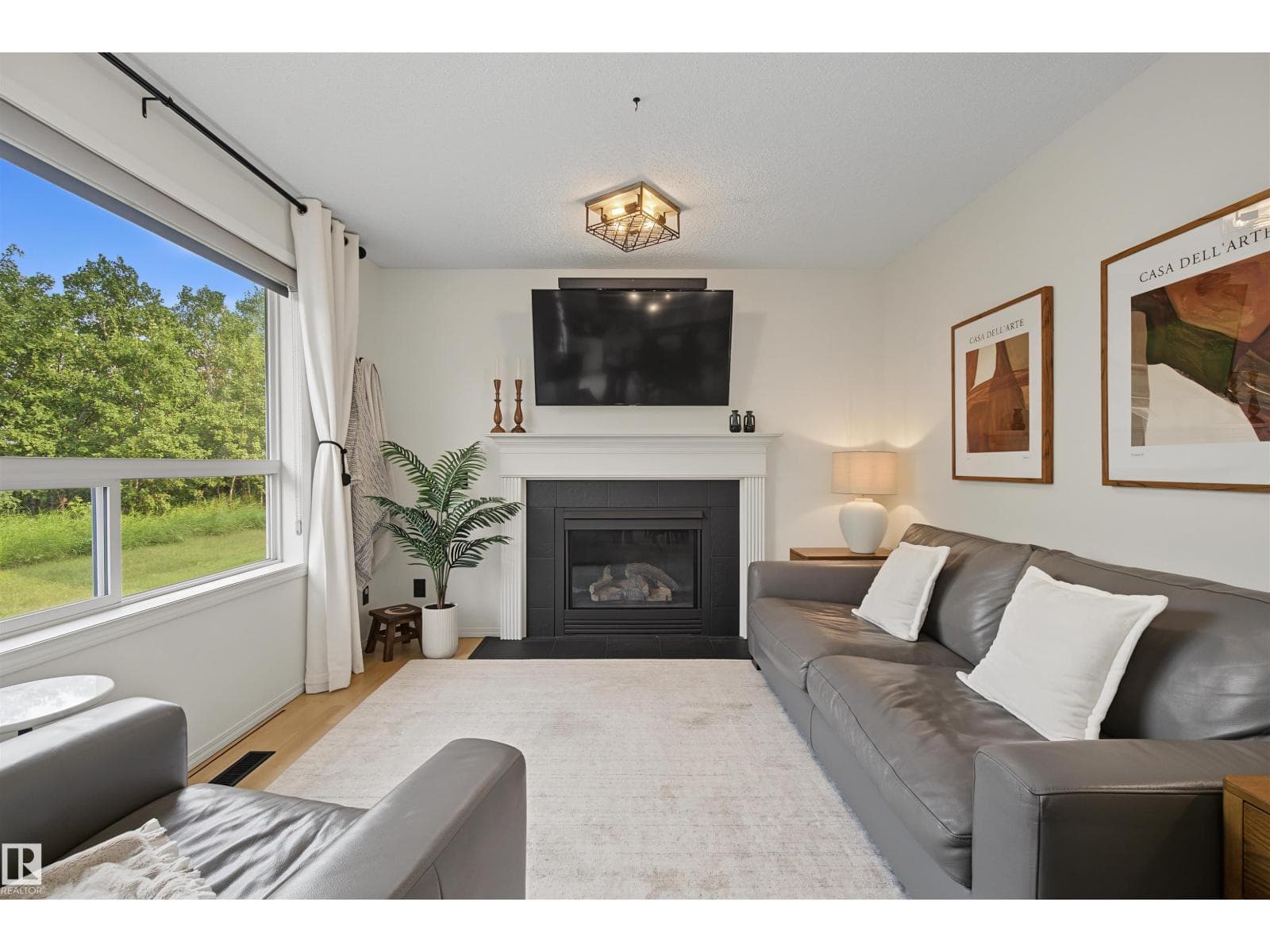 #15 450 HYNDMAN CR NW