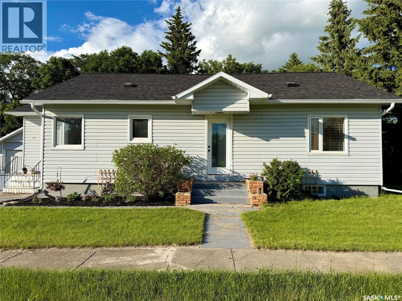 16 Woodhams AVENUE