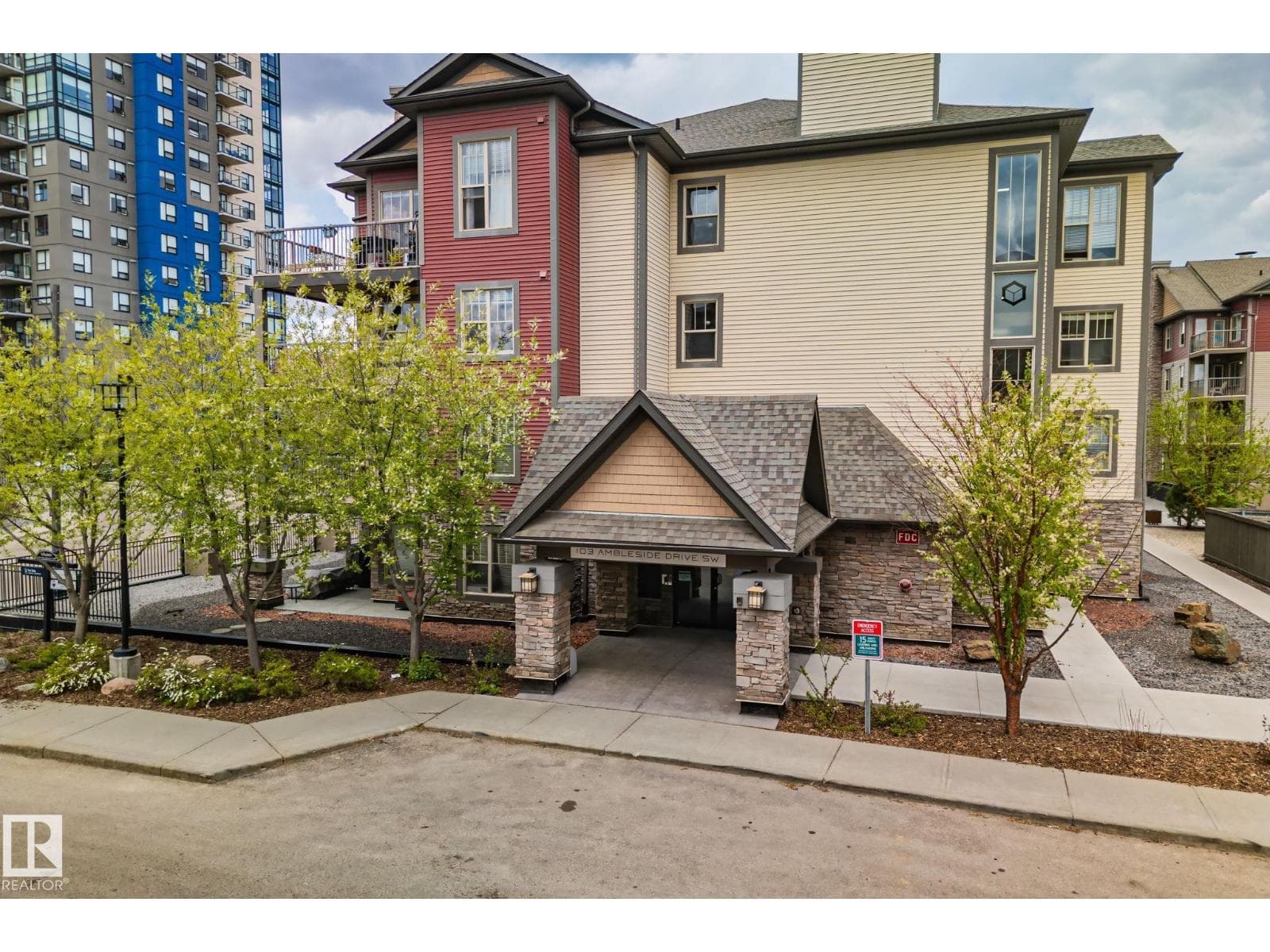 #206 103 Ambleside DR SW