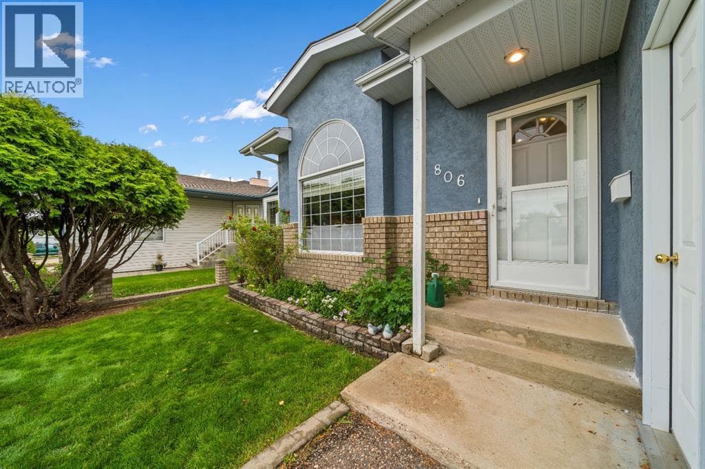 806 7 Street SE — photo 3