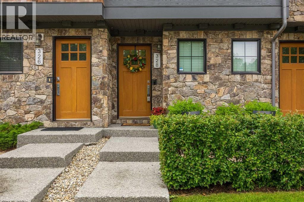 328 Ascot Circle SW — photo 3