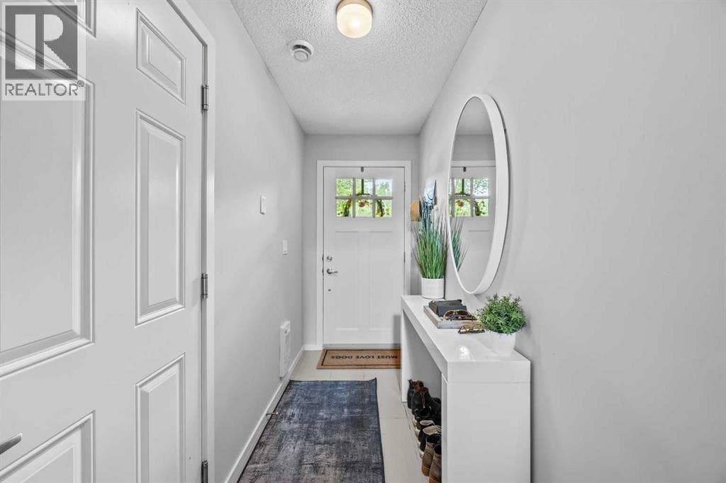 328 Ascot Circle SW — photo 5