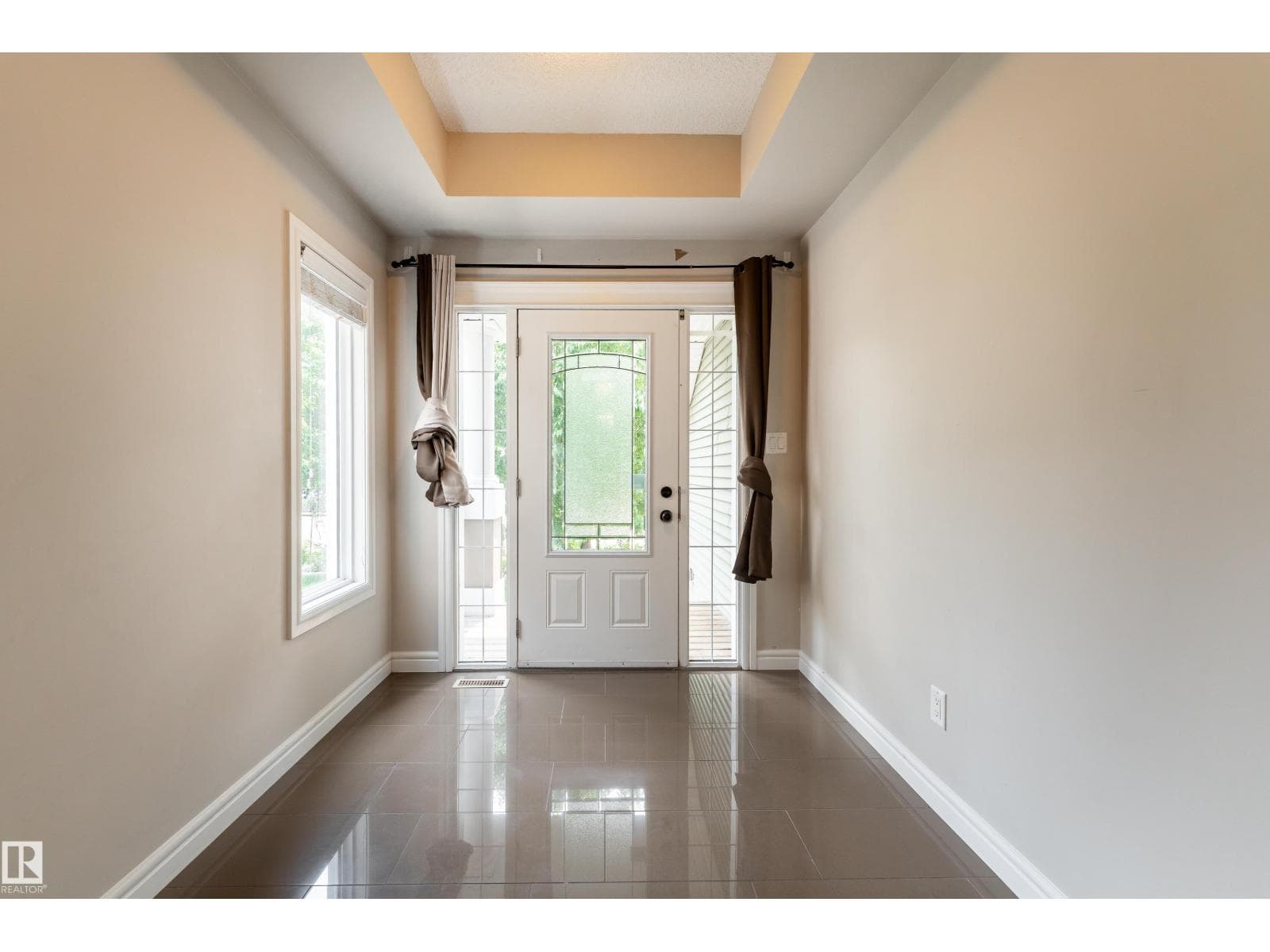 7916 18 AV SW — photo 3