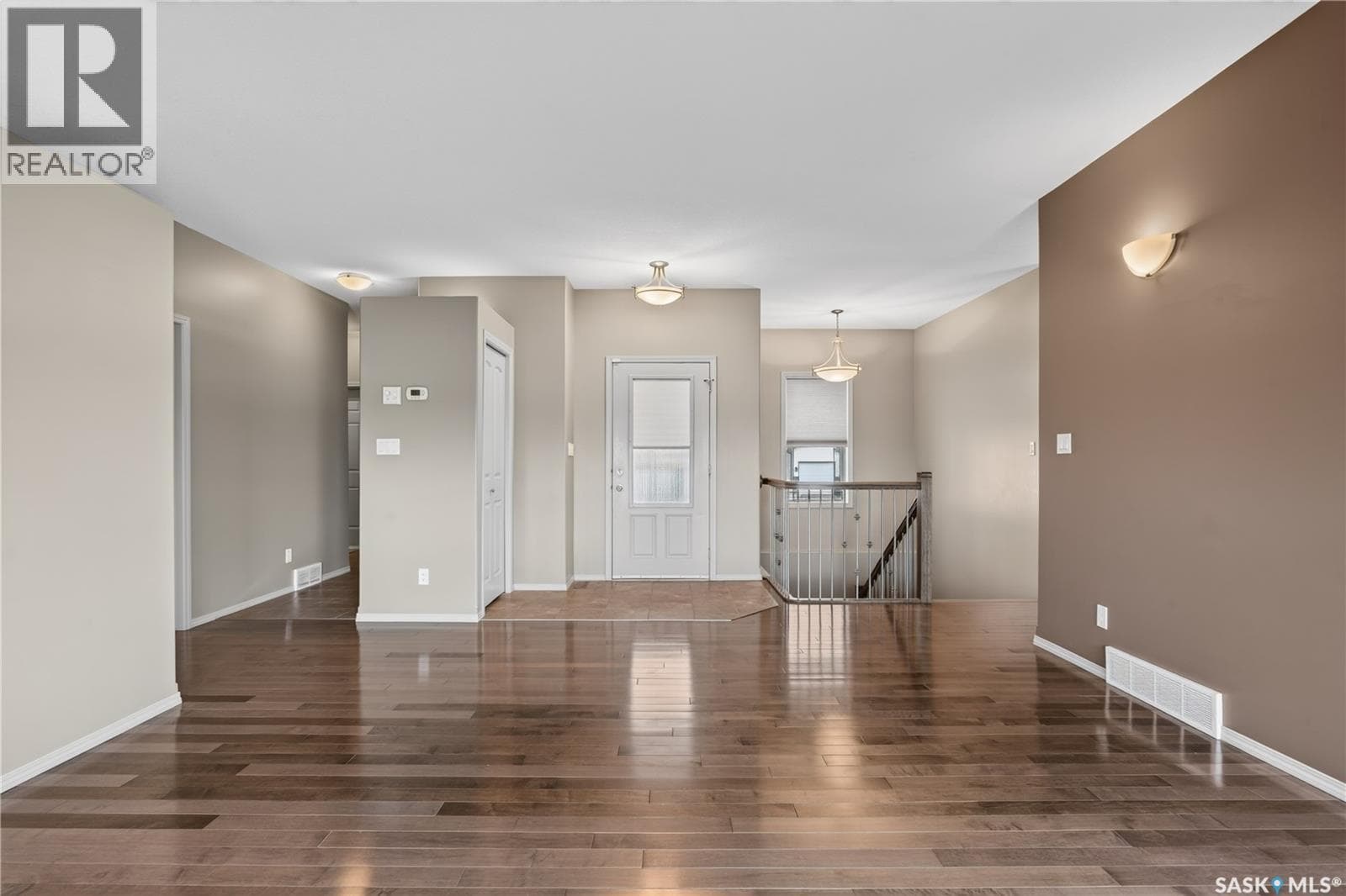 900 Water Ridge CRESCENT — photo 3