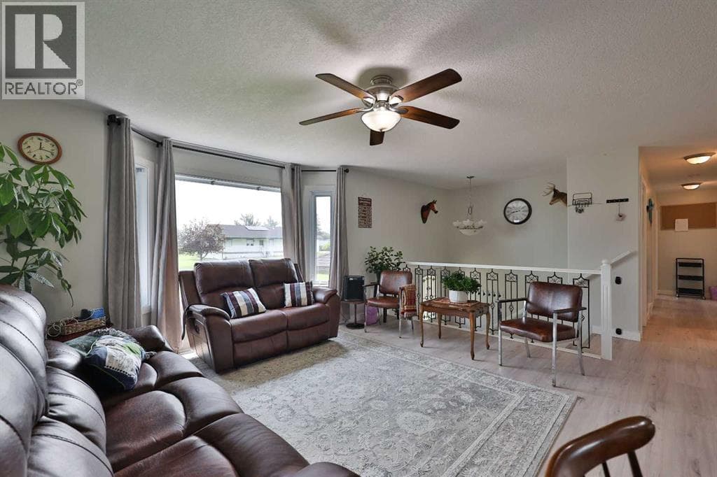 229 2A Street — photo 3