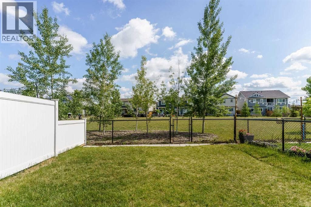 135 Legacy Glen Parade SE — photo 3