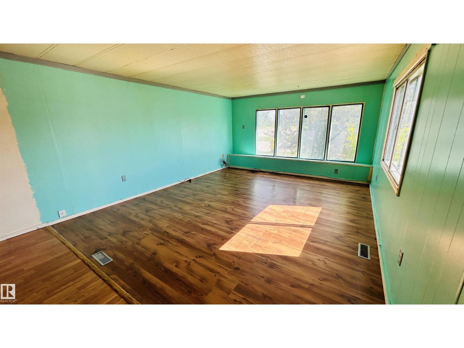 4903 48 AV — photo 5