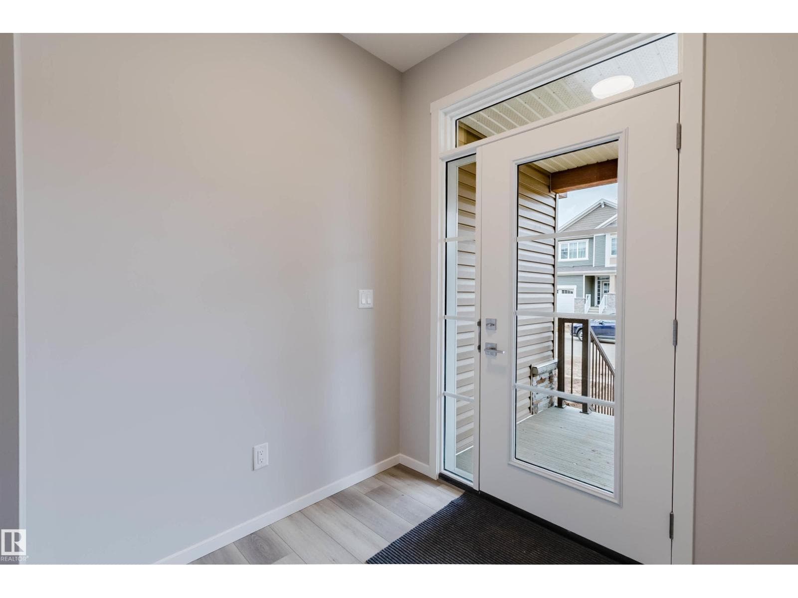 1523 206 ST NW — photo 3