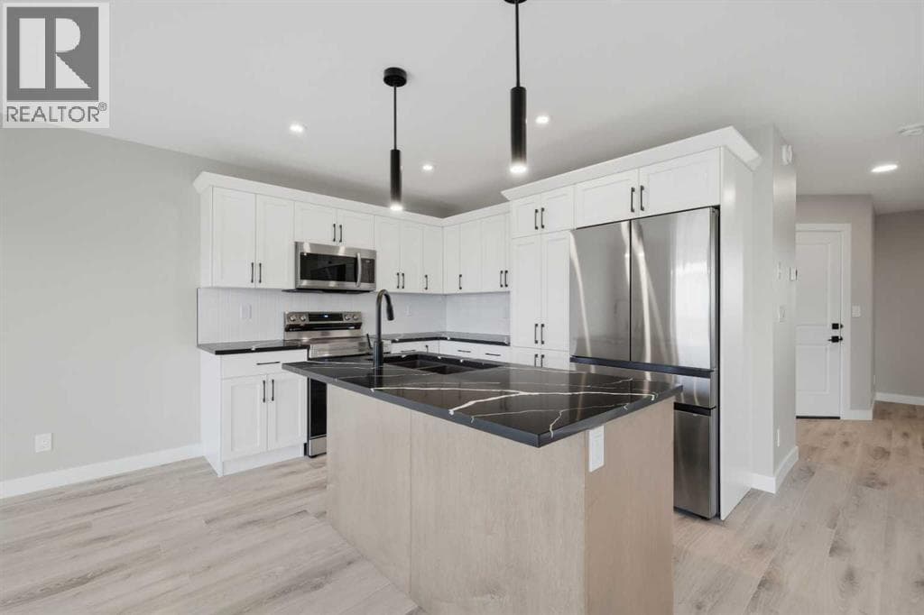 125 Hampton Crescent — photo 2