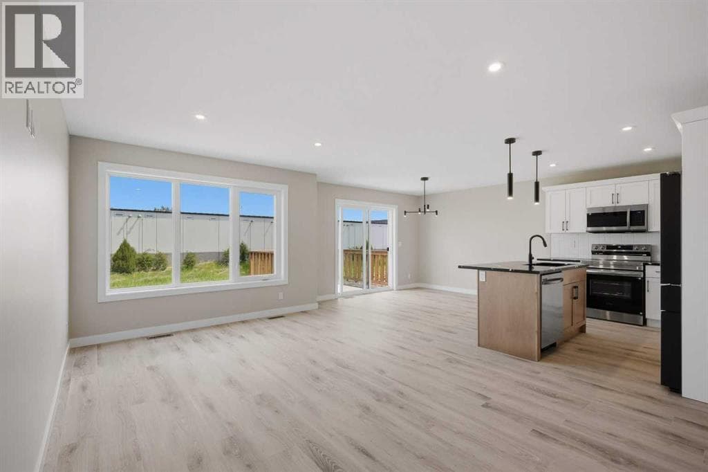 125 Hampton Crescent — photo 3
