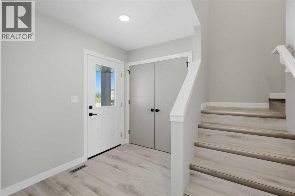 125 Hampton Crescent — photo 5