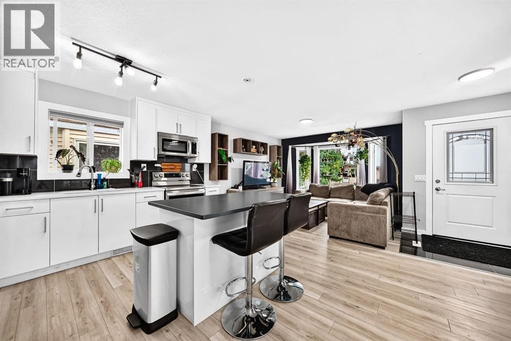 46 Dovercliffe Way SE — photo 2