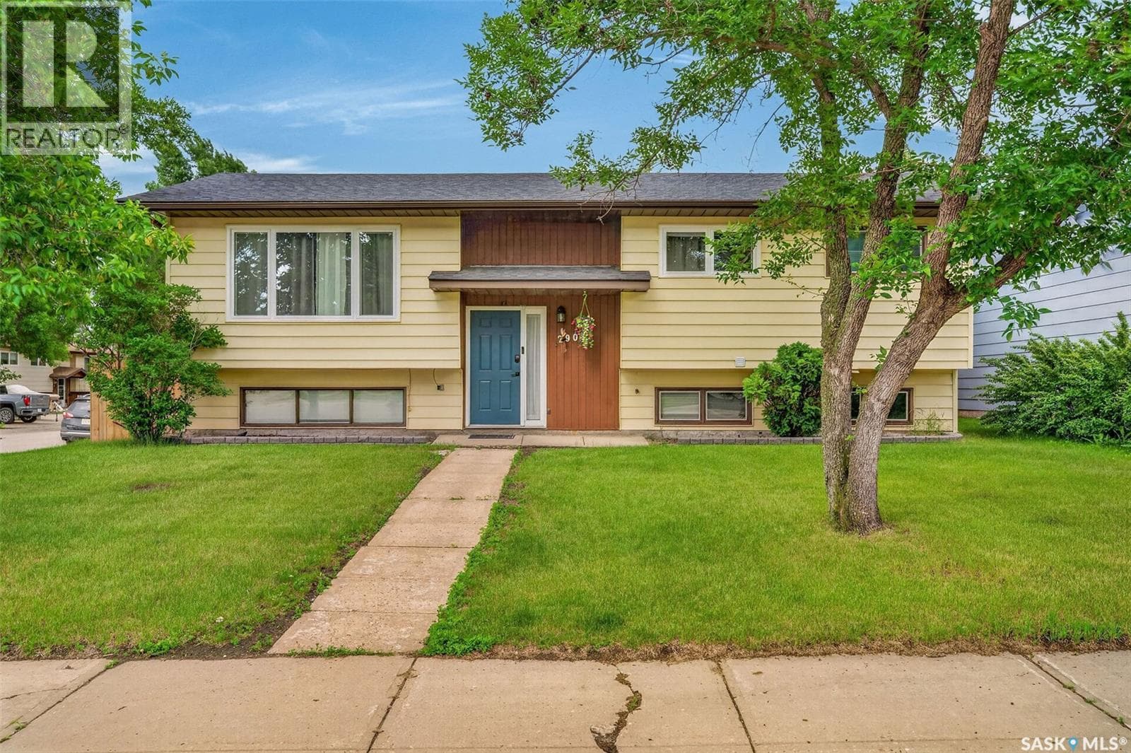 2908 Bliss CRESCENT