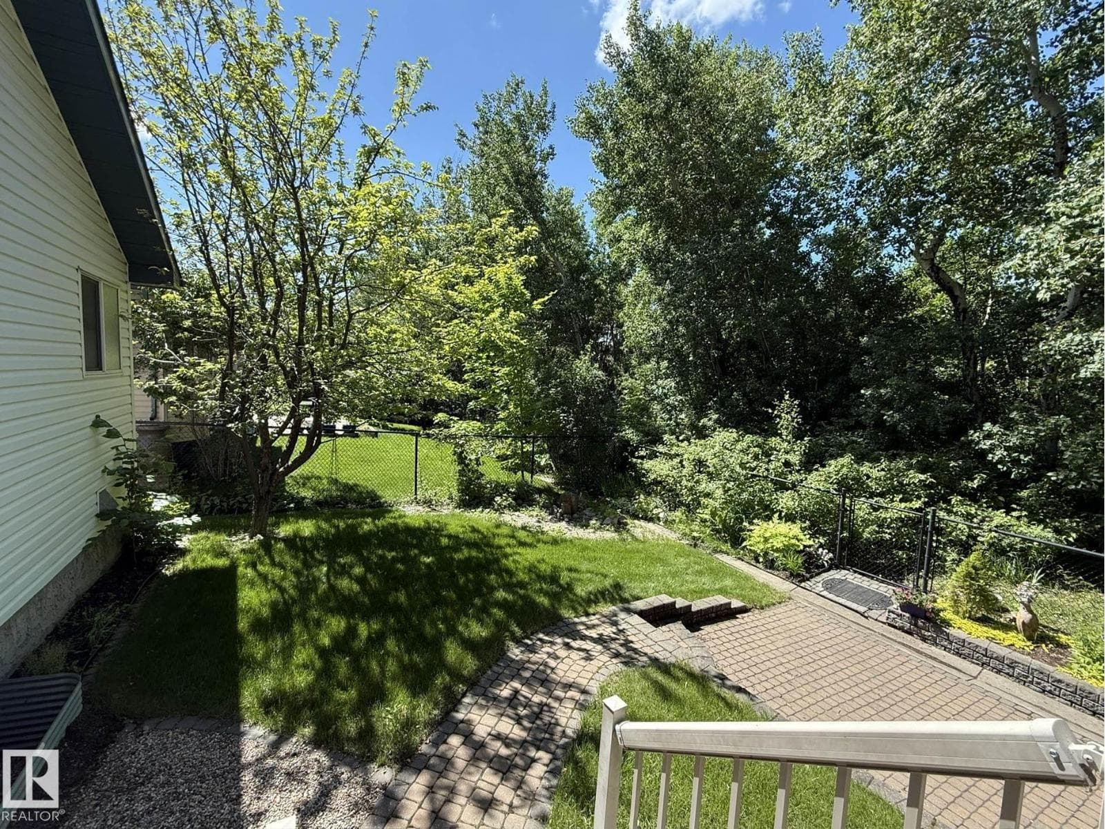 70 EASTCOTT DR — photo 2
