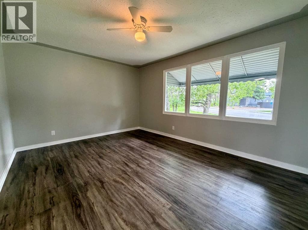 3593 54 Avenue Crescent — photo 5