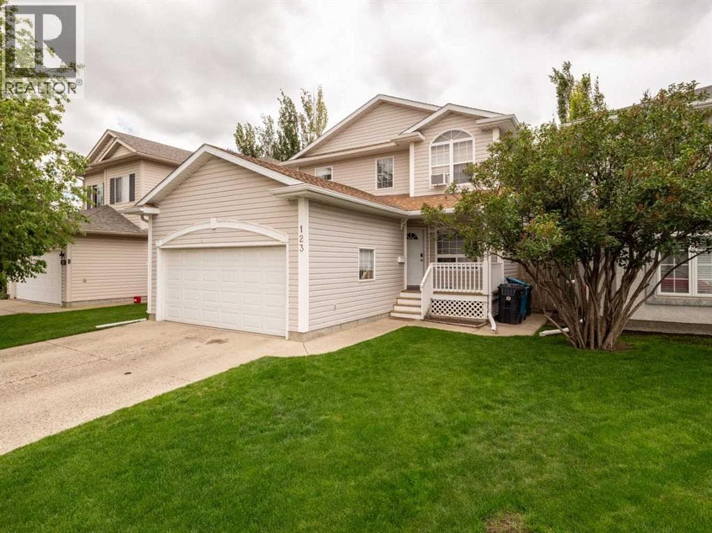 123 Stoney Crescent W