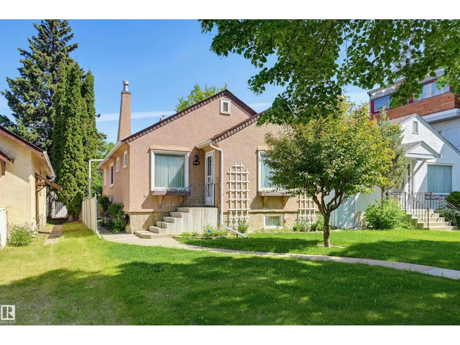 10932 88 AV NW