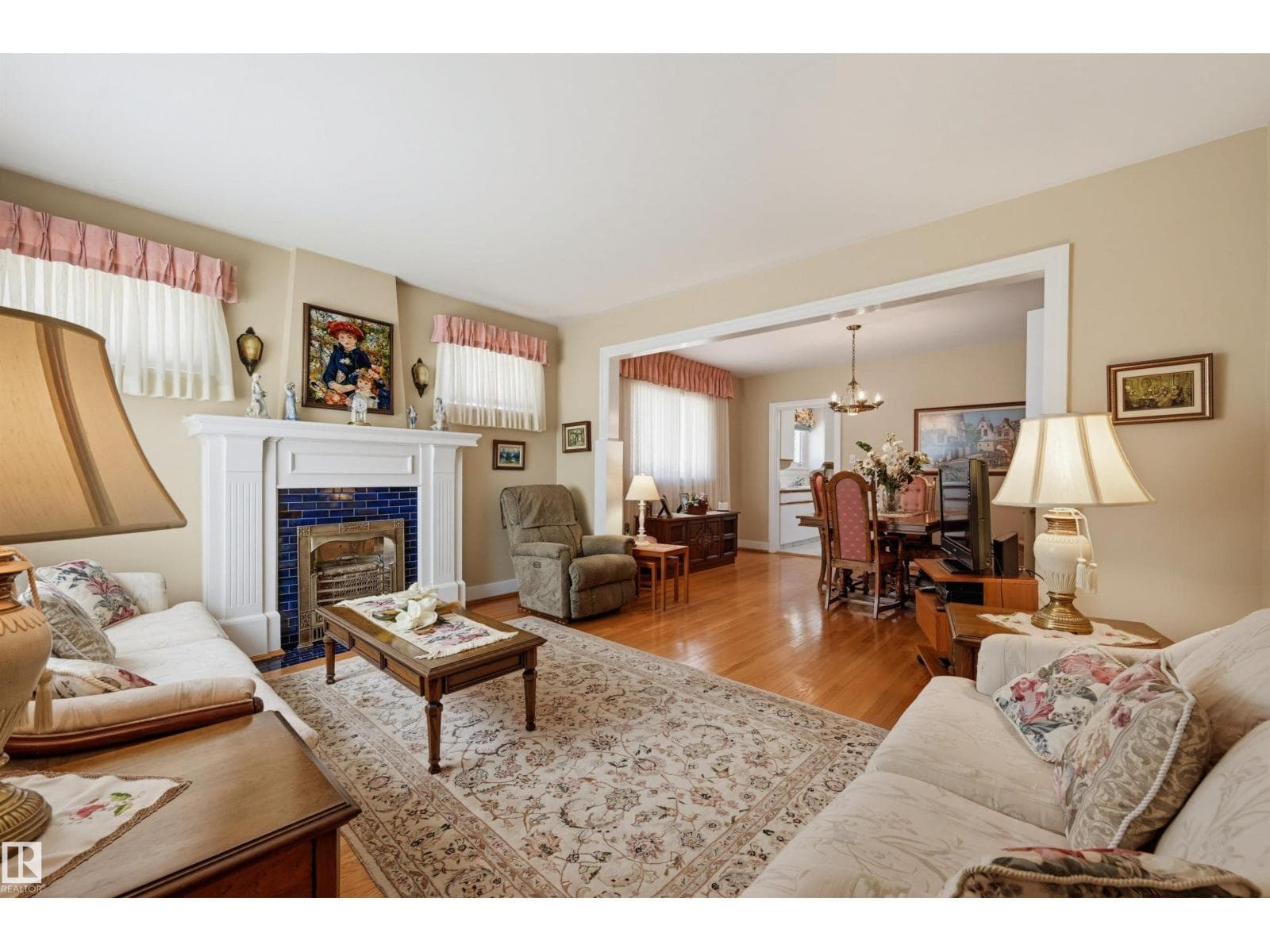 10932 88 AV NW — photo 3