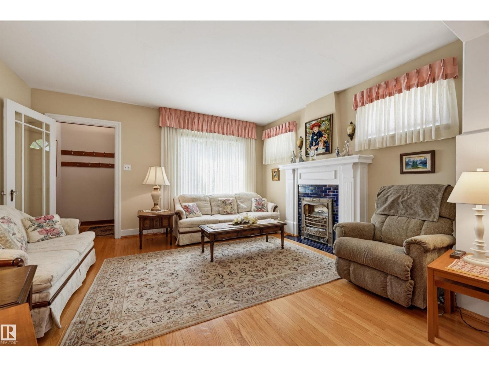 10932 88 AV NW — photo 4