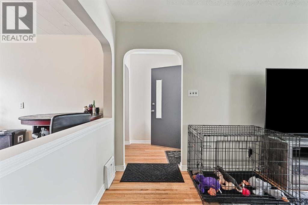 421 24 Street S — photo 2