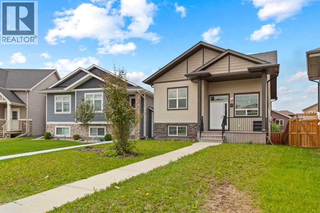 46 Village Crescent — photo 2