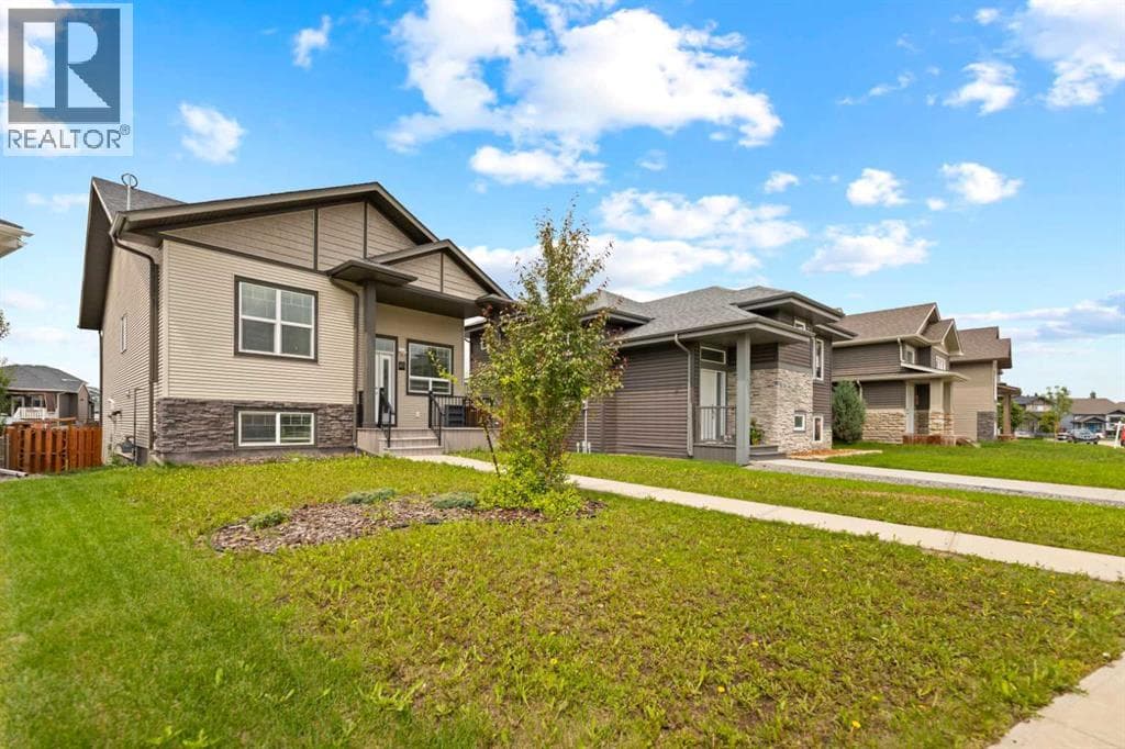 46 Village Crescent — photo 3